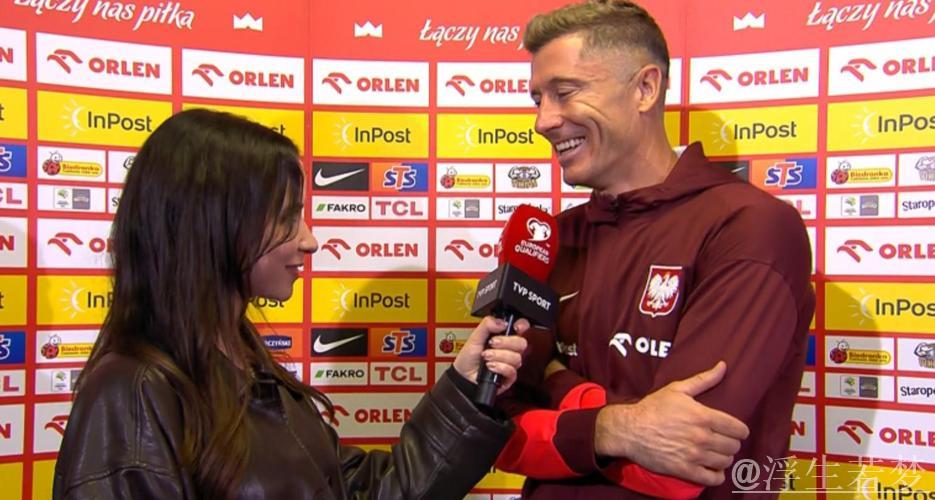 德容斜塞送助攻 莱万贴地斩梅开二度 德容斜塞送助攻 莱万贴地斩梅开二度